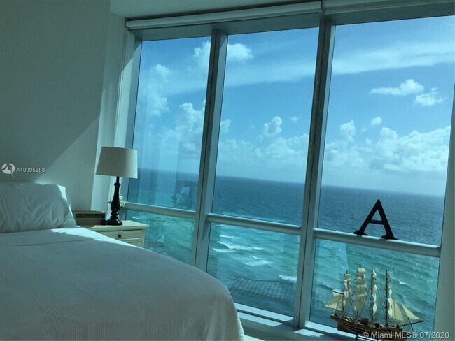 Building Photo - 17121 Collins Ave