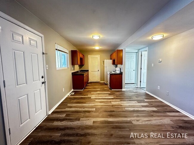 Building Photo - Nicely updated unit nestled in the foothil...