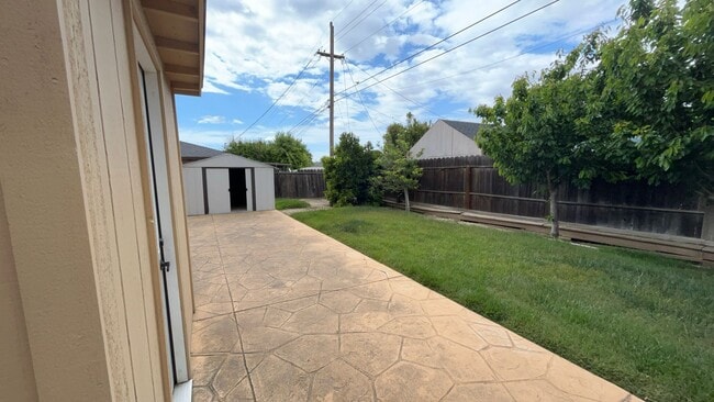 Building Photo - 1300 Mesa Dr