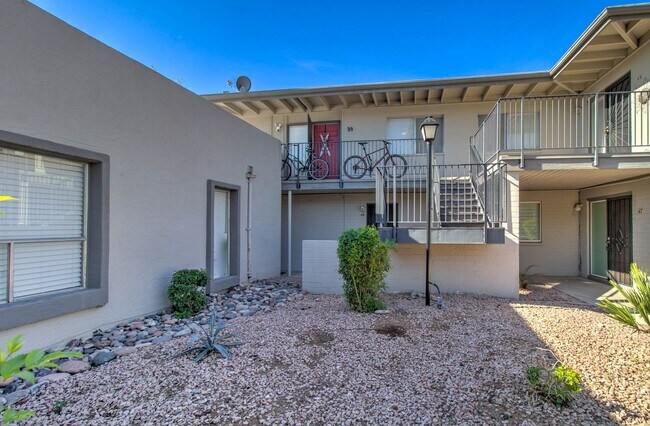 Building Photo - Furnished Remodeled 2 Bedroom + 1 Bathroom...