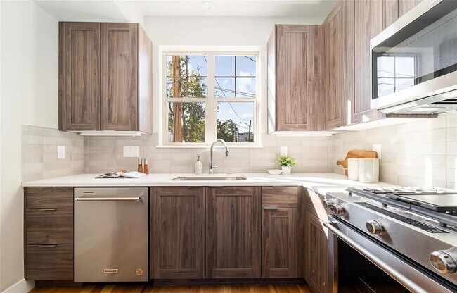 Foto del edificio - Amazing Jefferson Park 2 Bed / 4 bath Dupl...