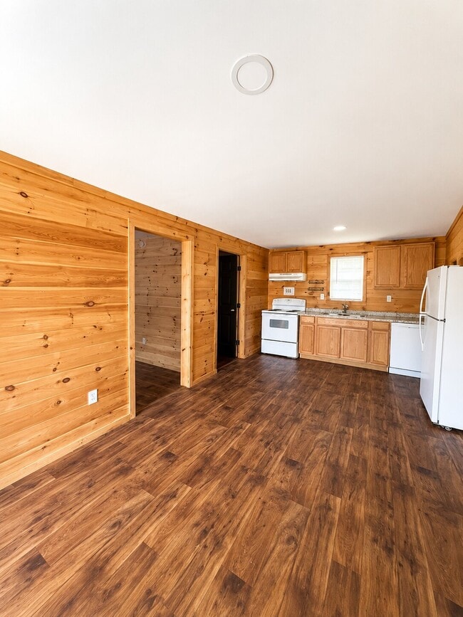Building Photo - 169 Redbud Trl