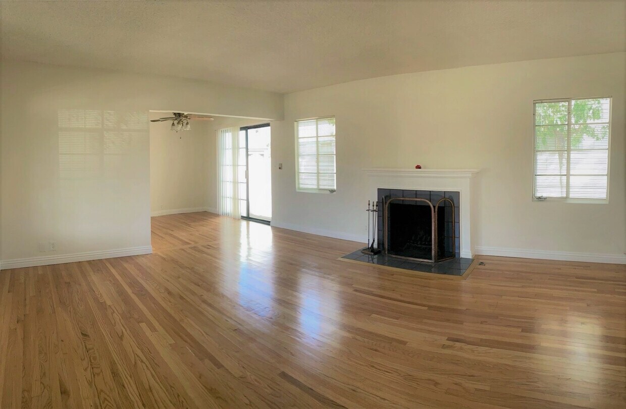 Primary Photo - 1111 W Almond Ave