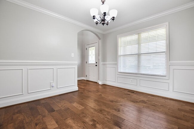 Building Photo - Pet Friendly Four Bedroom!