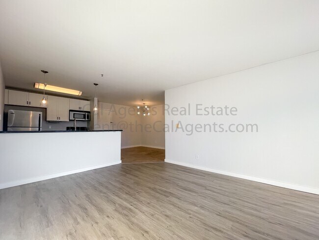 Foto del edificio - 6400 Christie Ave