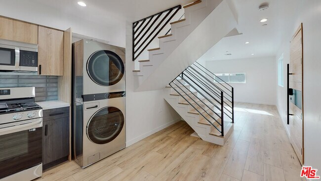 Foto del edificio - 16010 Cantlay St