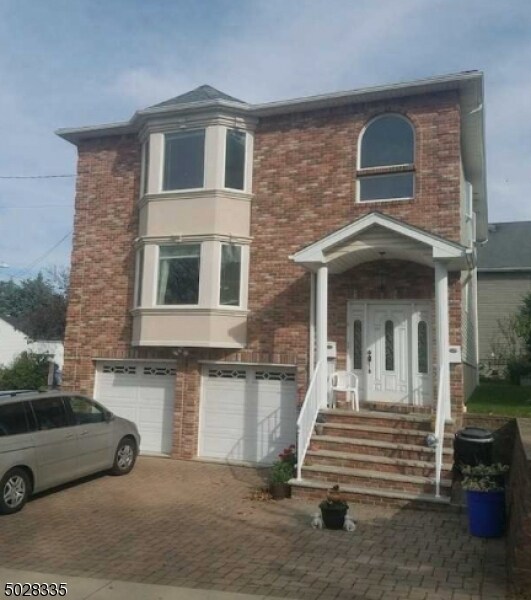 Primary Photo - 545 Summit Ave