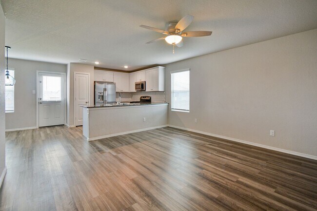 Building Photo - TWO WEEKS FREE!!  CHARMING HOME IN DESIRED...