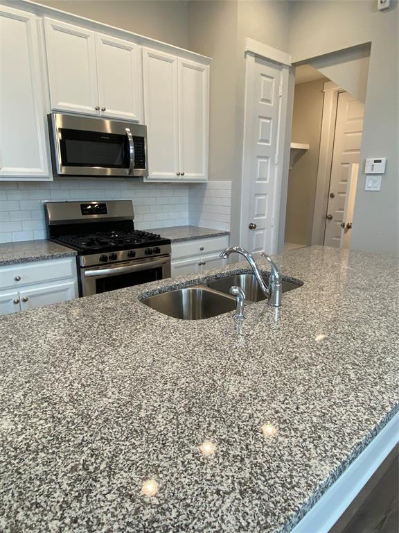 Foto del edificio - 715 Strawberry Pines Ct