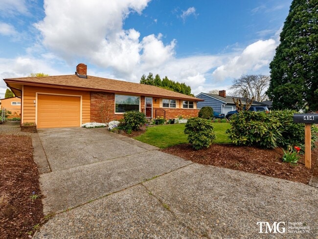 Building Photo - Beautiful 2 Bedroom 1 Bathroom Home with 2...