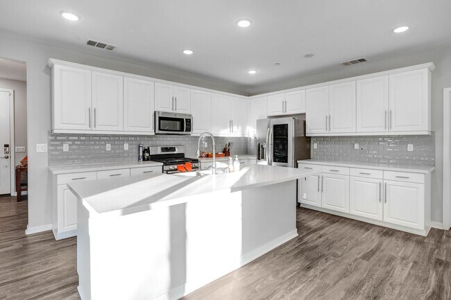 Foto del edificio - Elegance Of This 4 Bed/ 3 Bath Menifee Home!