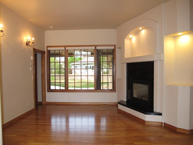 Building Photo - 391 Granite Falls Way