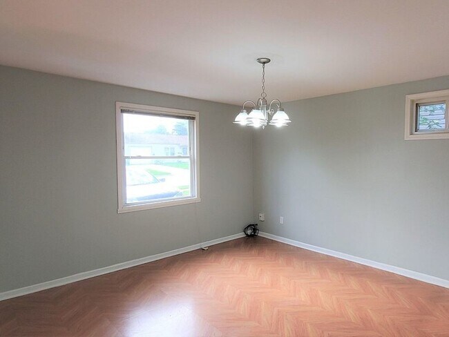 Building Photo - 607 Glen Ave