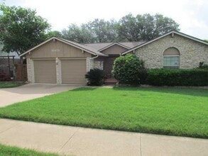 Building Photo - 11421 Pyreneese Dr