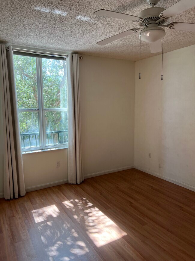 Building Photo - 780 S Sapodilla Ave