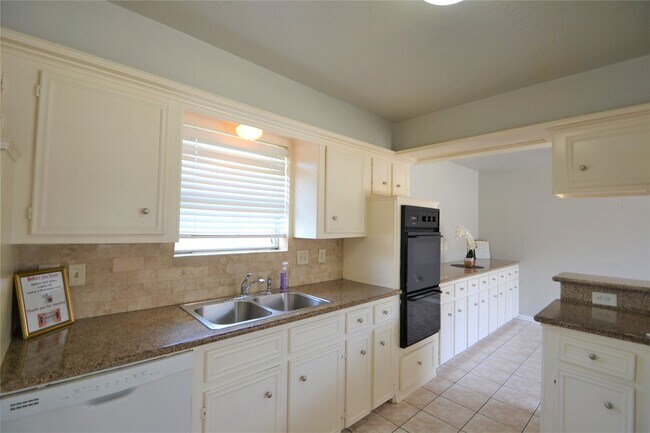 Foto del edificio - 15927 Tumbling Rapids Dr