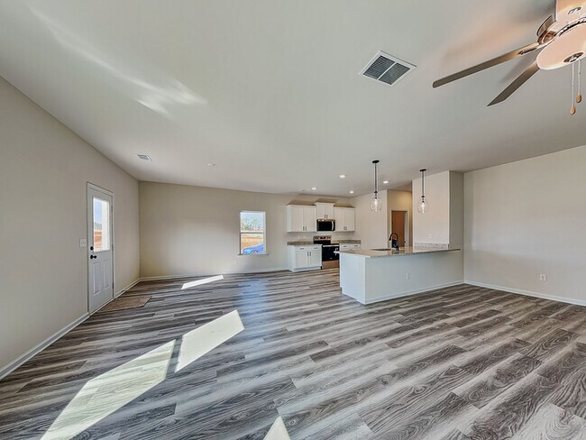 Building Photo - 700 Plant Rd