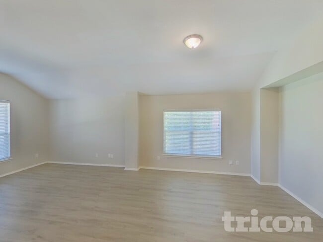 Building Photo - 369 Magnolia Dr