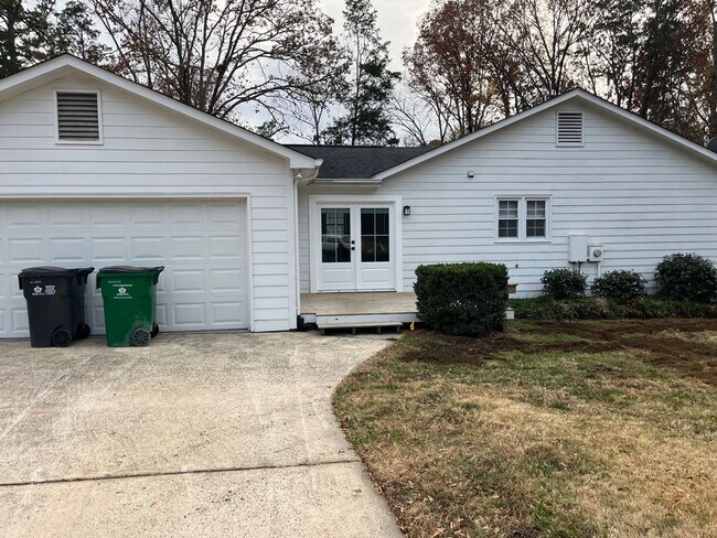 Building Photo - 3 Bed, 2.5 Bath Updated Home in Olde Provi...