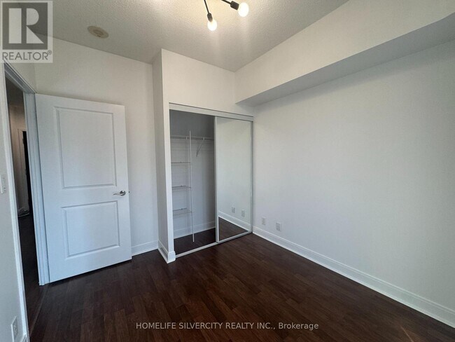 Building Photo - 60 Absolute Ave