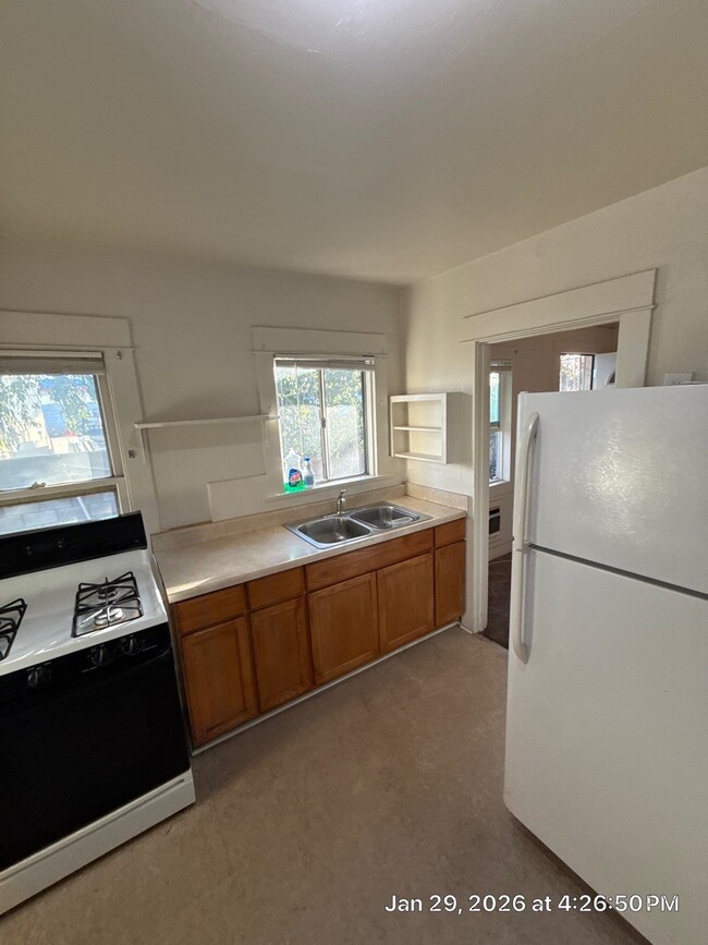 Building Photo - Fontana 10057