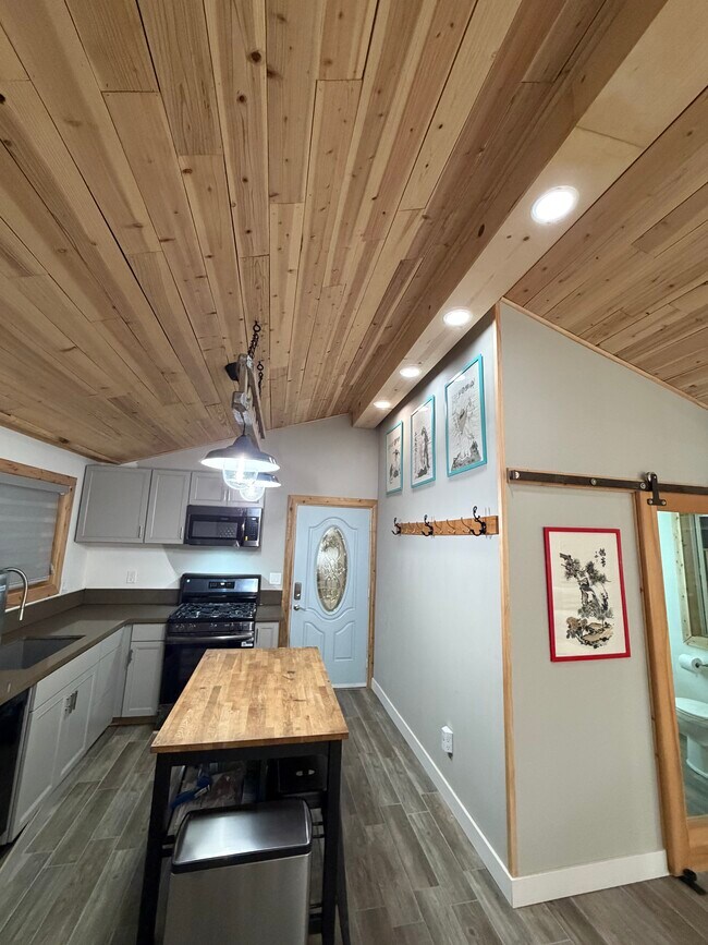 Foto del edificio - 7711 Owensmouth Ave