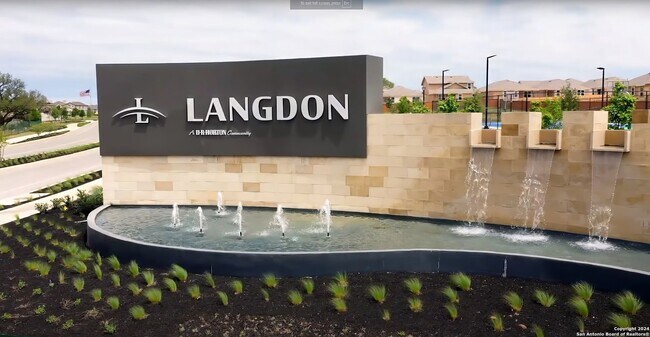 Foto del edificio - Come check out this well maintained 4 bedroom, 2.5 bath home in the well desired community of Lan...