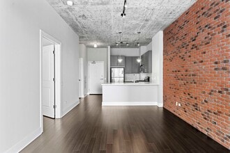 Building Photo - 860 S Clark St