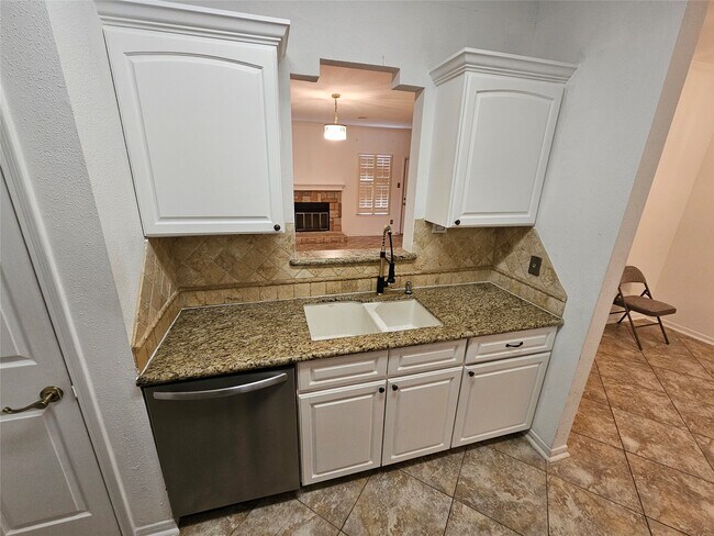 Foto del edificio - 9800 Pagewood Ln
