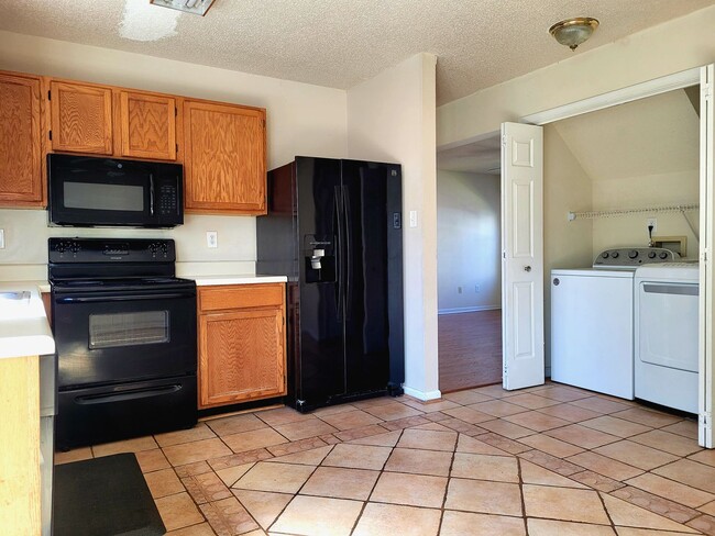 Building Photo - 4 bed single home near Fort Eustis for rent