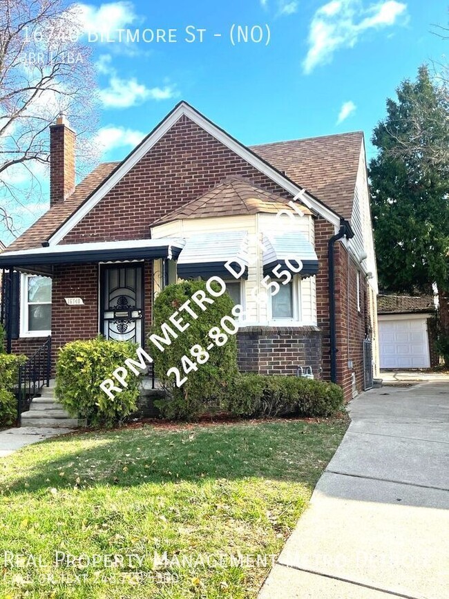 Building Photo - Brick Bungalow in Detroit