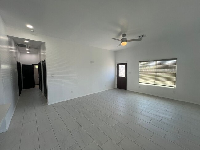 Foto del edificio - BRAND NEW HOME ON ACREAGE!