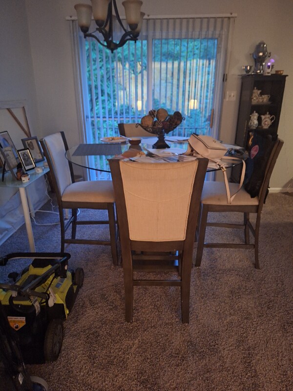 Foto del edificio - 5807 Falkland Pl