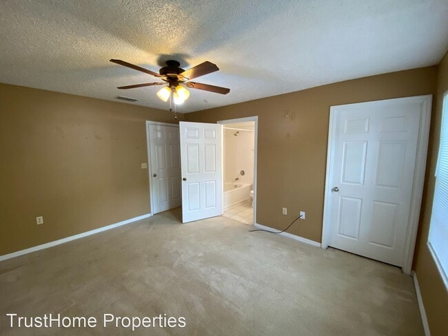 Building Photo - 1999 Summer Club Dr