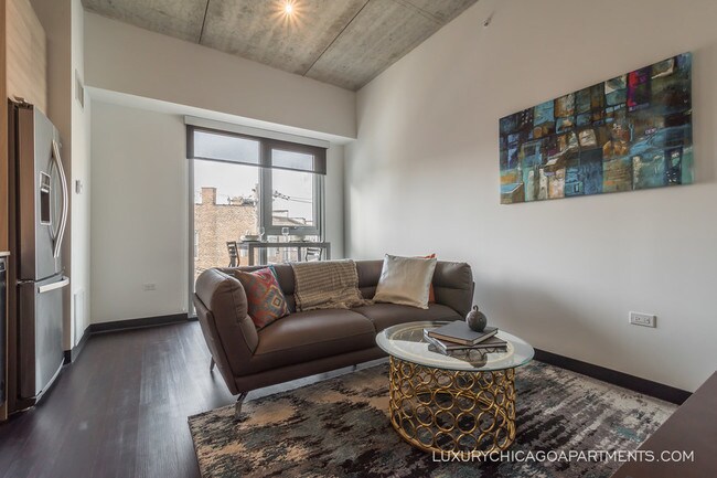 Foto del edificio - 710 W Grand Ave