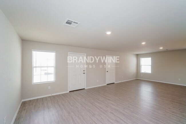 Building Photo - One month FREE RENT!!!