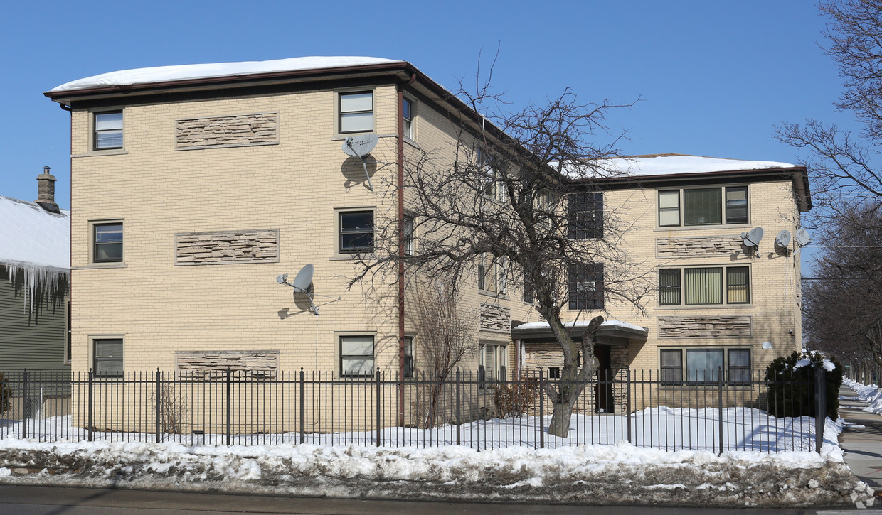 Building Photo - 5400 W Addison St