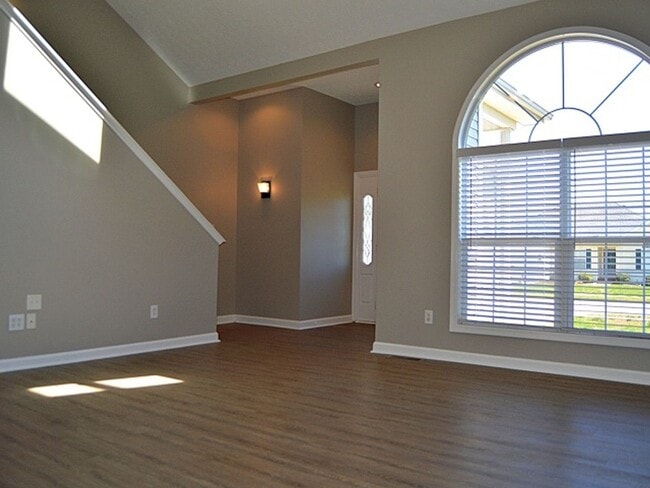 Building Photo - 717 Springfield Blvd