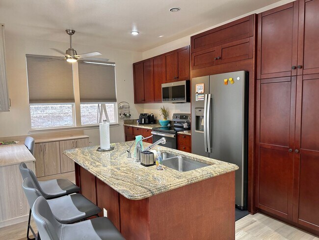 Building Photo - Modern & Custom 3 Bedroom / 2.5 Bathroom House in The Cottages At Kehalani! Pet friendly!