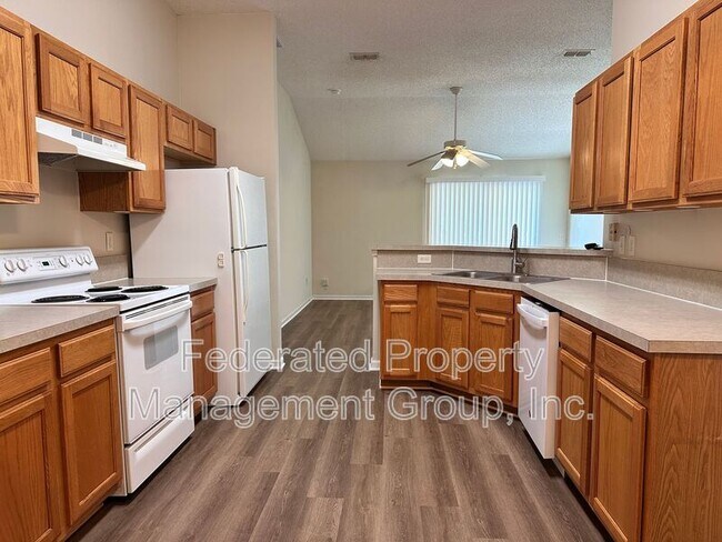 Foto del edificio - 7925 Collins Bay Ct