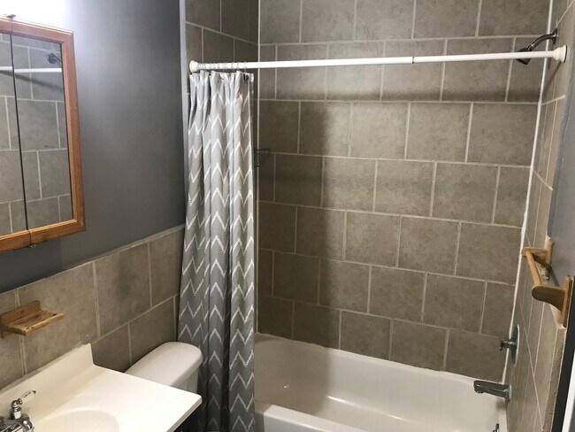 Foto del edificio - Comfy 2/3 Bedroom apartments