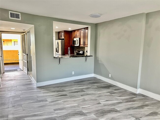 Building Photo - 6575 W Oakland Park Blvd