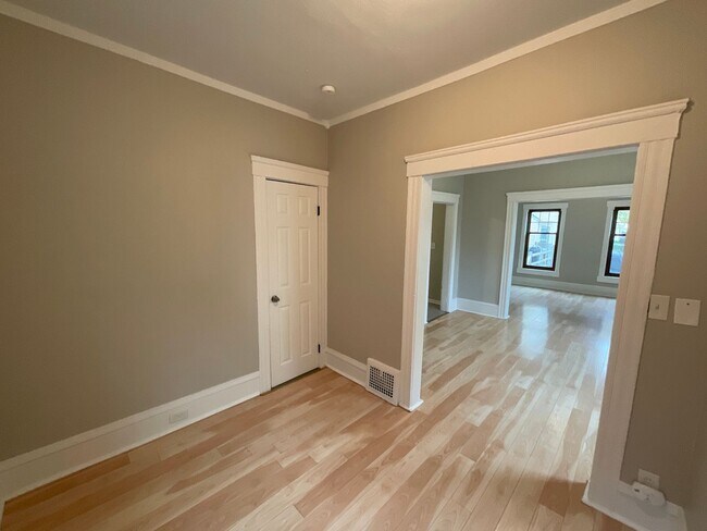 Building Photo - 3221 Poe Avenue