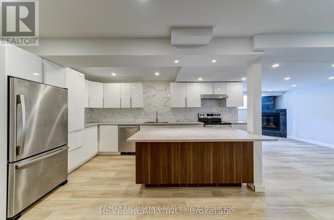 Building Photo - 141 Wasaga Sands Dr