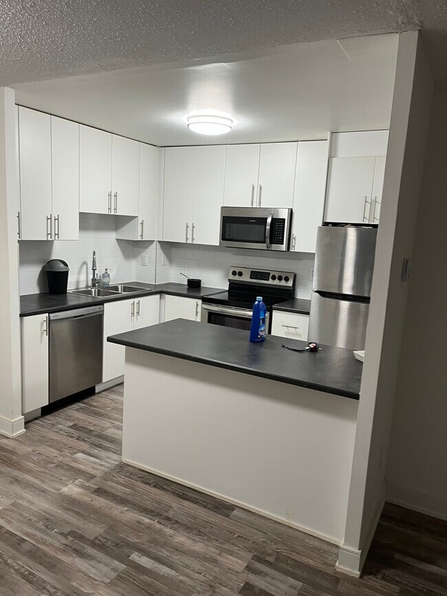 Building Photo - 152 Thorold Rd