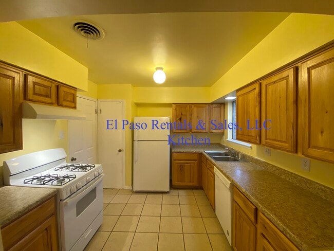 Kitchen - 5625 Creston Ave
