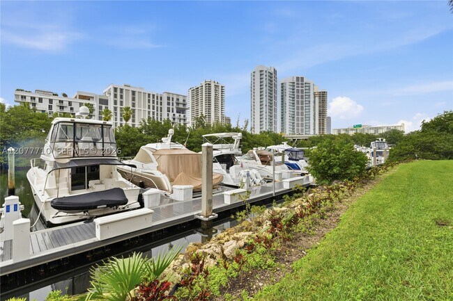Foto del edificio - 3500 Mystic Pointe Dr