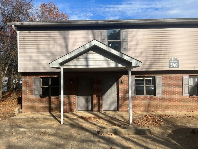 Foto del edificio - Charming South Campus Place Townhome!