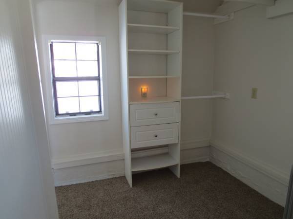 Building Photo - Super Cute Studio!