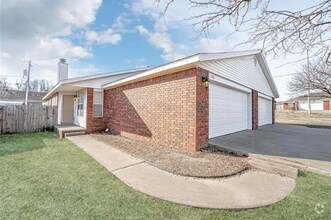 Building Photo - 818-818 E Rachel Ln